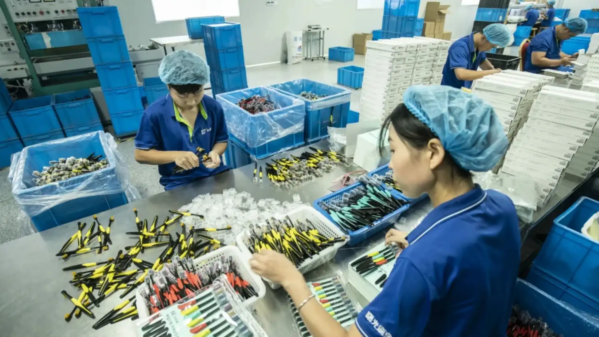 China’s Factory Output Holds Steady Amid Tariffs, Retail Sales Falter