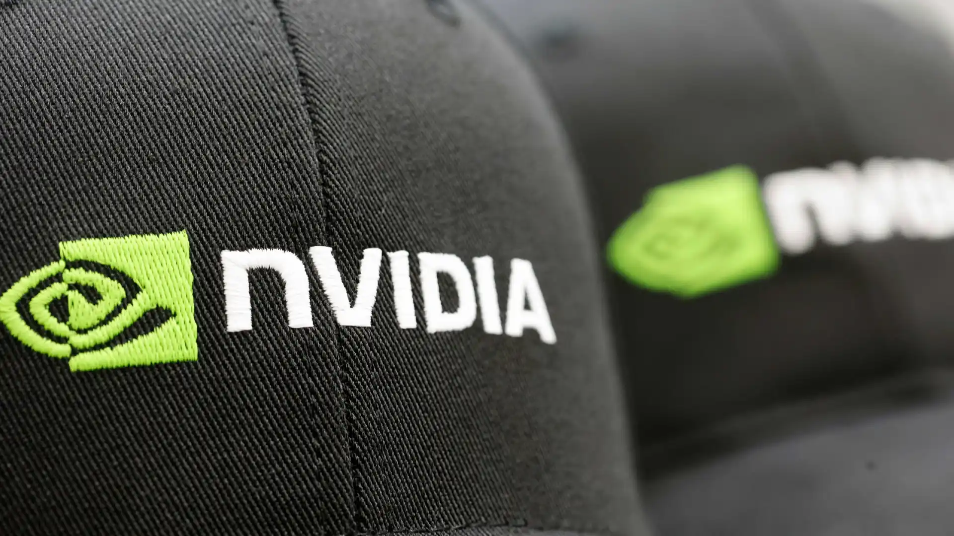 Nvidia Hits Record High as AI “Golden Wave” Approaches