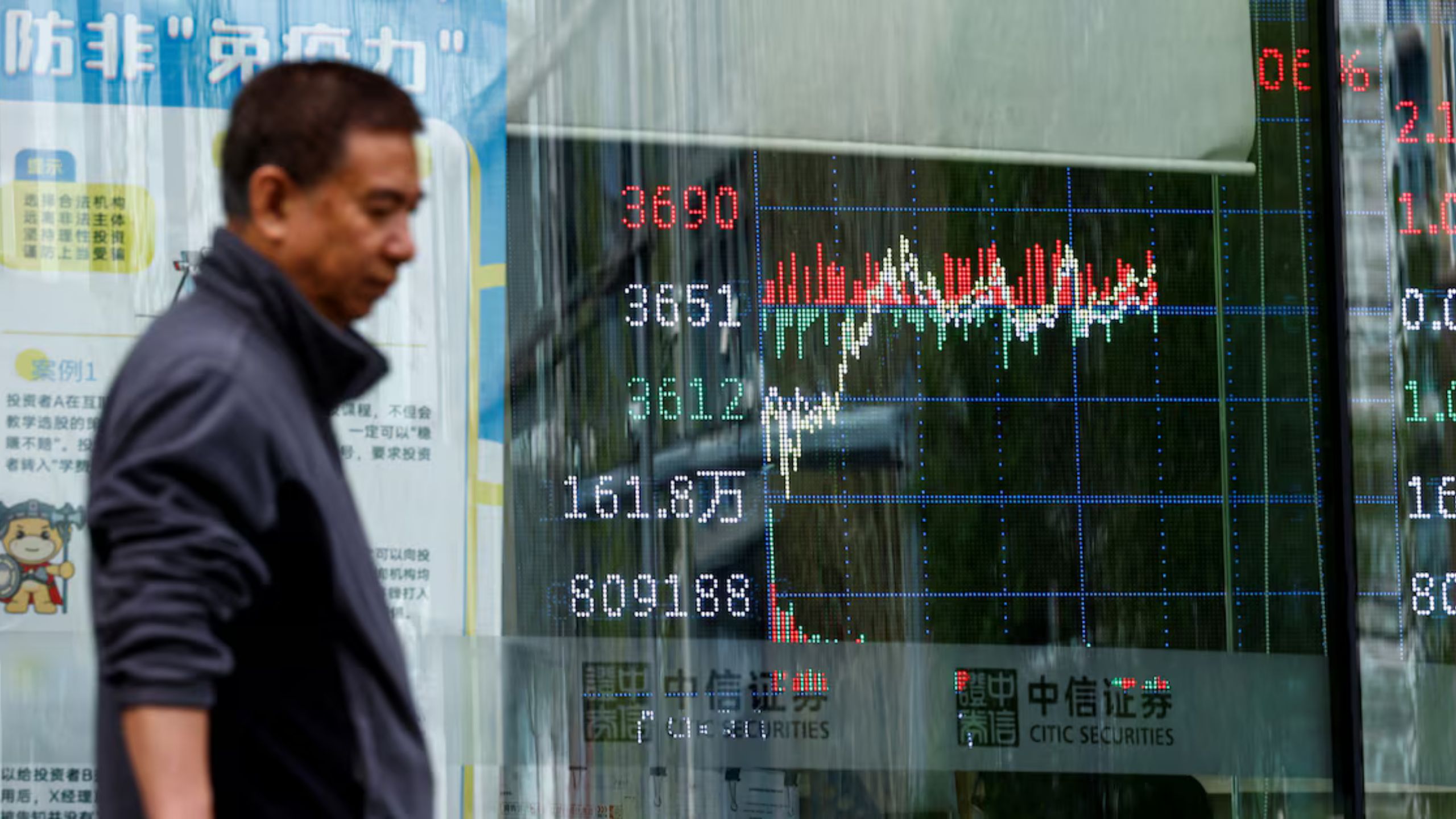 Asian Stocks Slip on Weak China Data & Copper Crash, Yen Jumps After BOJ Holds Rates