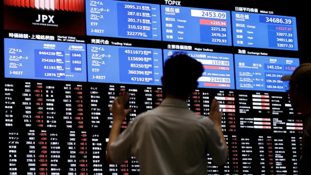 Global Stocks Drop as Markets Brace for Crucial Week