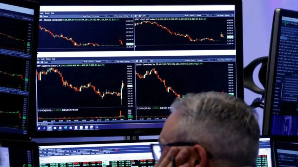 Global Stocks Retreat as Markets Brace for High-Stakes Week