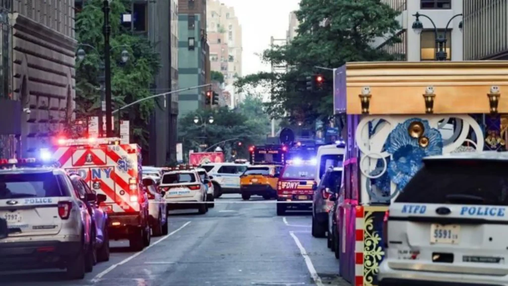 Manhattan Skyscraper Mass Shooting Leaves 5 Dead, Including Gunmans