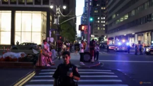 Manhattan skyscraper mass shooting leaves 5 dead, including gunman