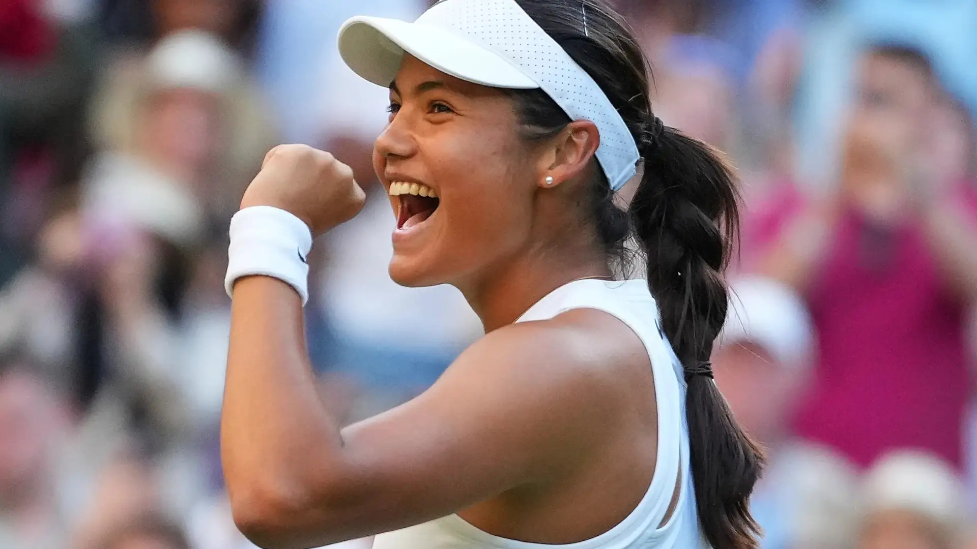 Wimbledon 2025 Alcaraz and Sabalenka Shine Post-Storm