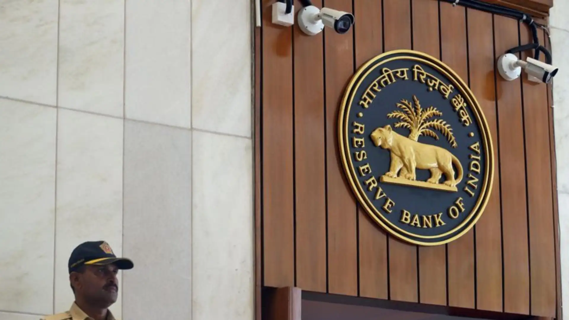 RBI Holds Rates Steady But Flags Growth Risks Amid U.S. Tariff Threats